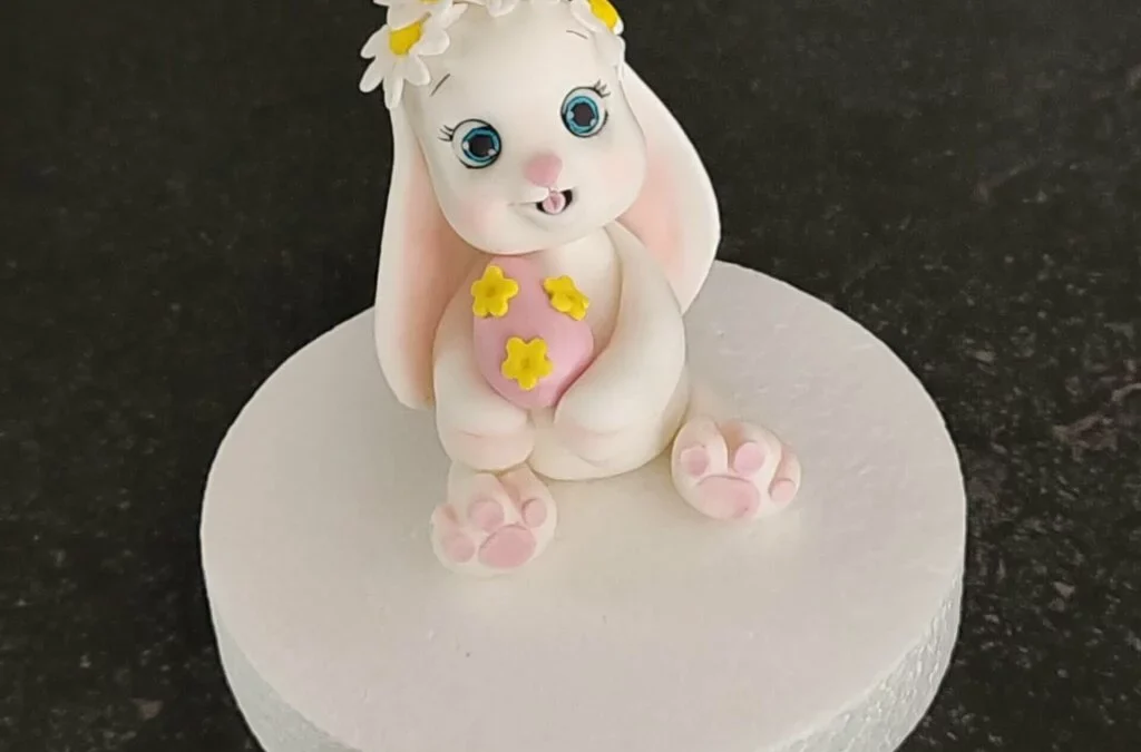 Modelage en pâte à sucre Lapin de Pâques