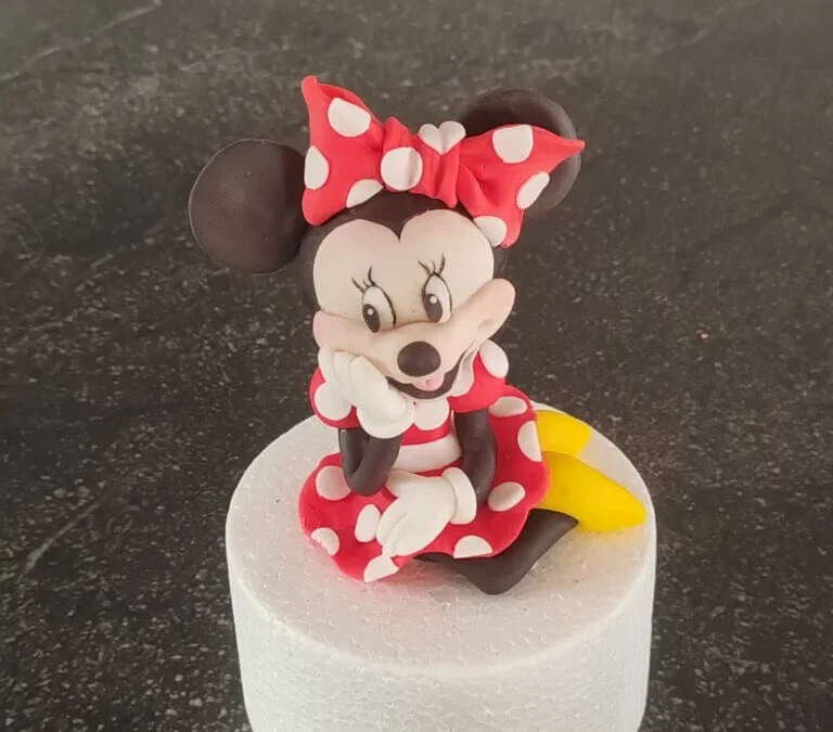 Modelage Minnie en pâte à sucre